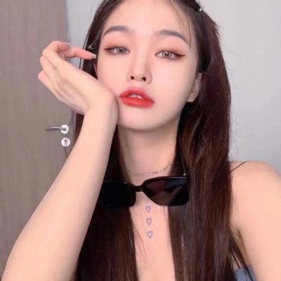 圣洁的艾曼妞